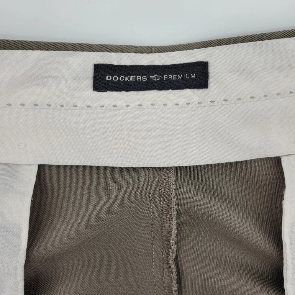 Dockers Premium Never Iron Chinos Mens 34x34 Brown Relaxed Fit Flat Front Office
